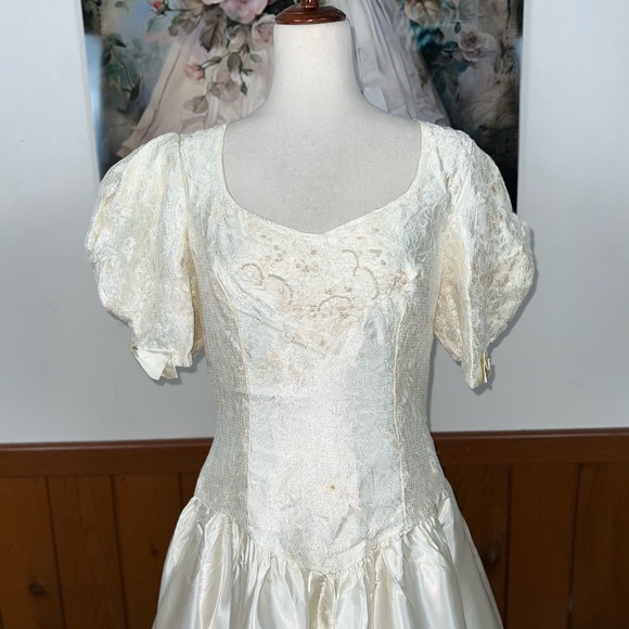Beautiful Vintage 1980s/90s Michaelangelo Ivory Satin Wedding Gown! - Picture 3 of 7